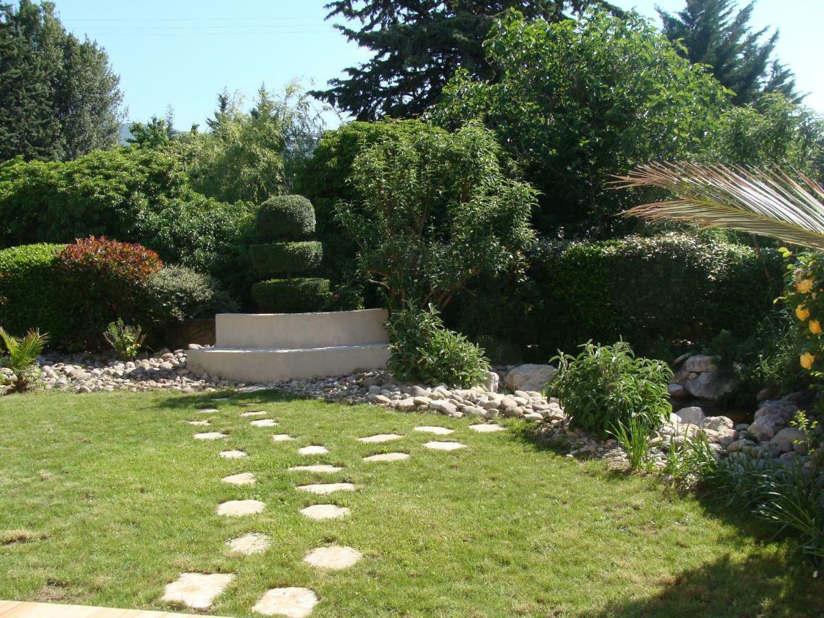 Charmante Maison De Village Cucuron Εξωτερικό φωτογραφία